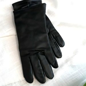 Samco black leather gloves. New. Medium